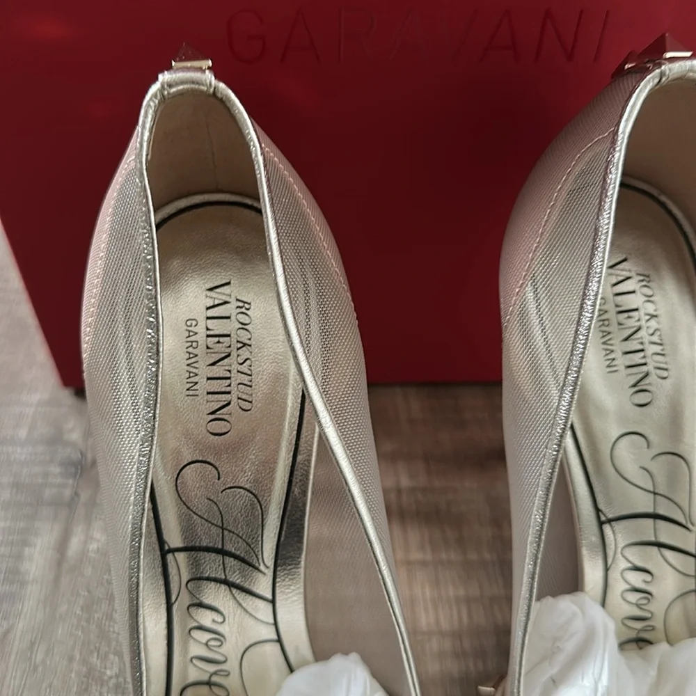 Valentino Alcove metallic gold Rockstud mesh heels size 37 like new worn 1x IOB - Picture 3 of 9